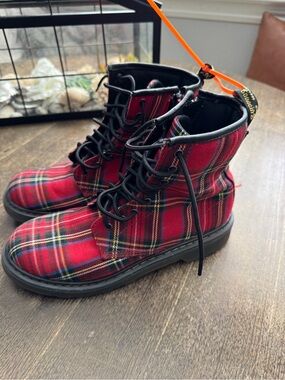 Dr. Martens Red 1460 Tartan Plaid Fabric Ankle Combat Boot Size 7